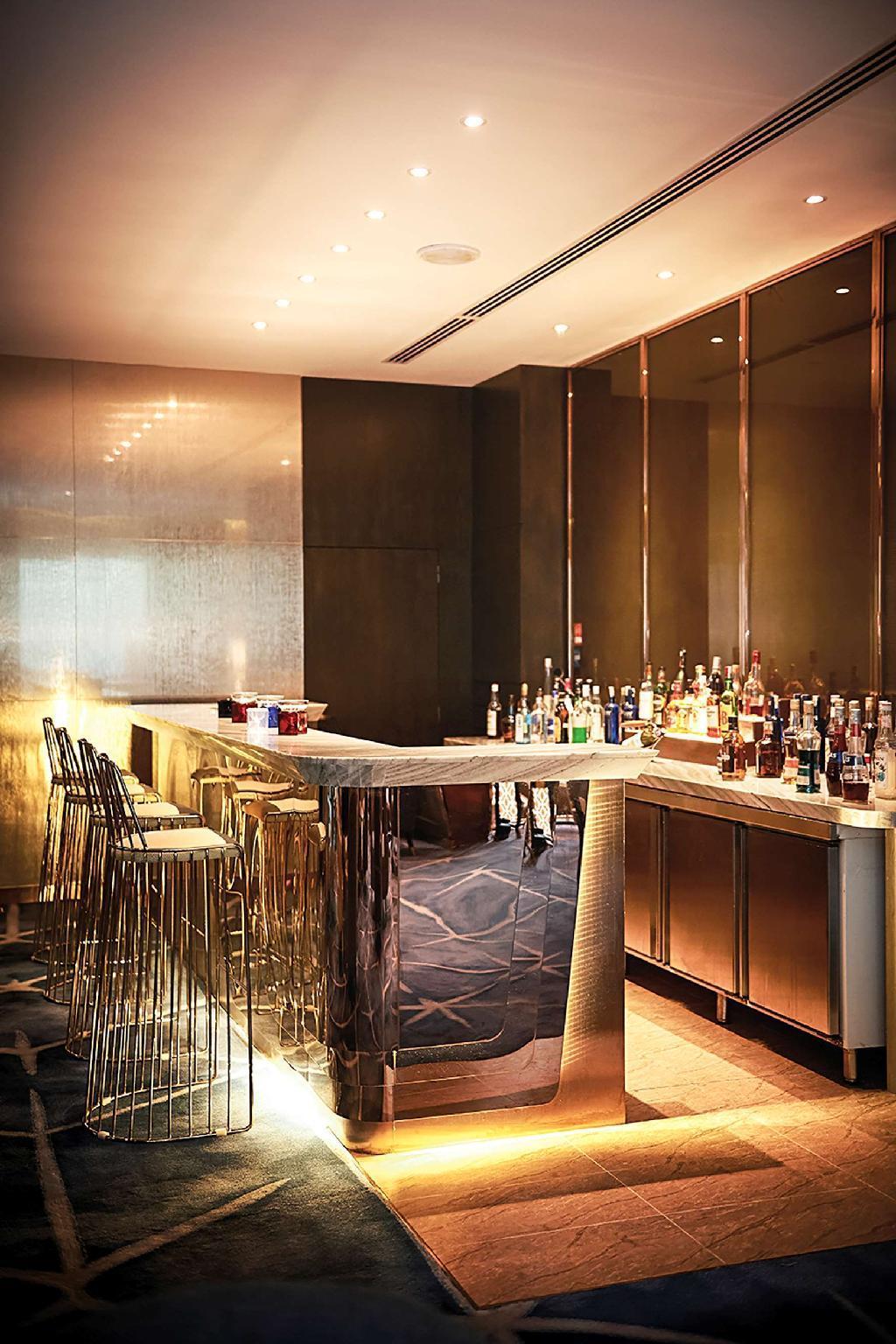Dorsett Kuala Lumpur Hotel Eksteriør billede The bar at the 101 Lounge