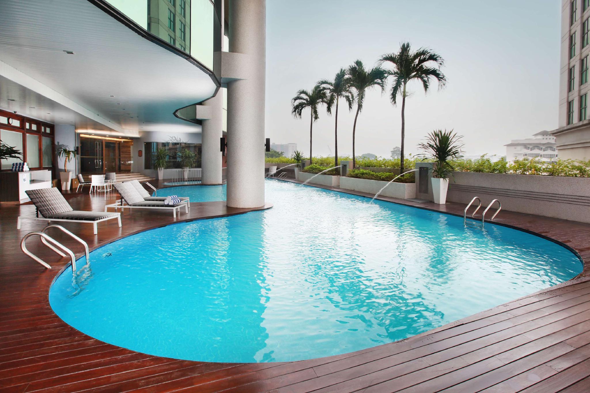 Dorsett Kuala Lumpur Hotel Eksteriør billede The swimming pool at the hotel