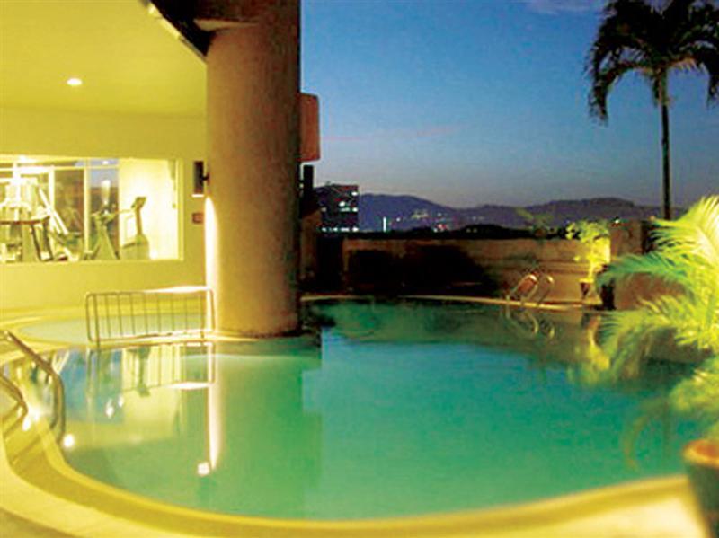 Dorsett Kuala Lumpur Hotel Faciliteter billede Swimming pool at the hotel