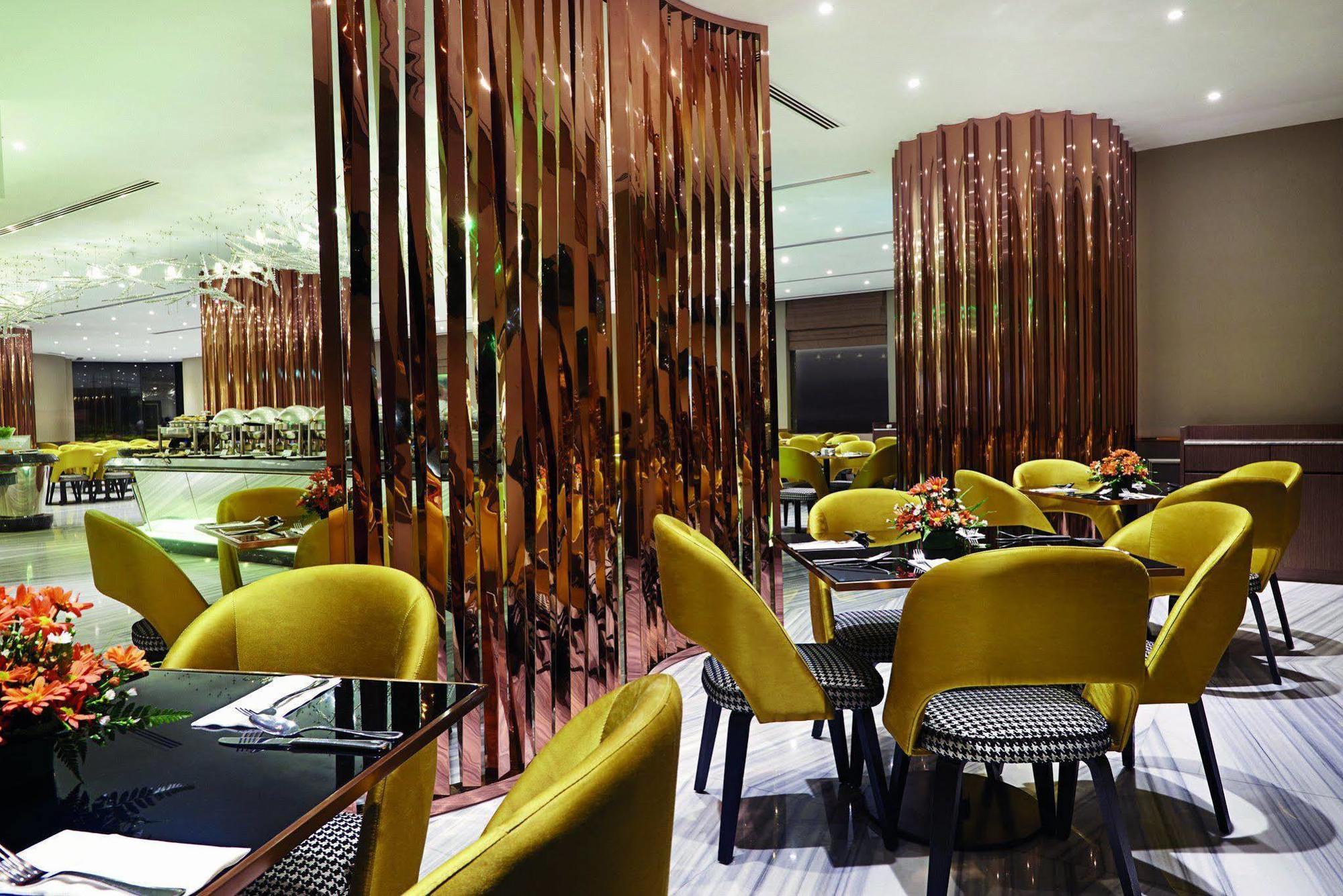 Dorsett Kuala Lumpur Hotel Eksteriør billede The interior of the lounge